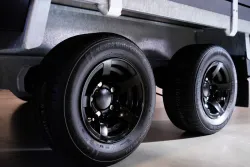 195/55 R10C musta 5x112