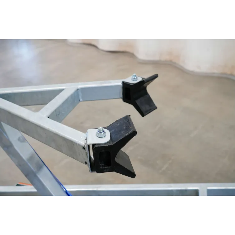 TRAILERMATE 750 kg (530 x 200 cm) vesijettitraileri (tuplatuet)