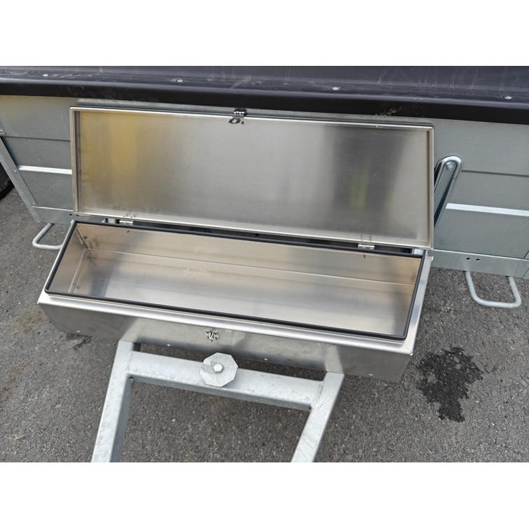 Liina- ja varustelaatikko