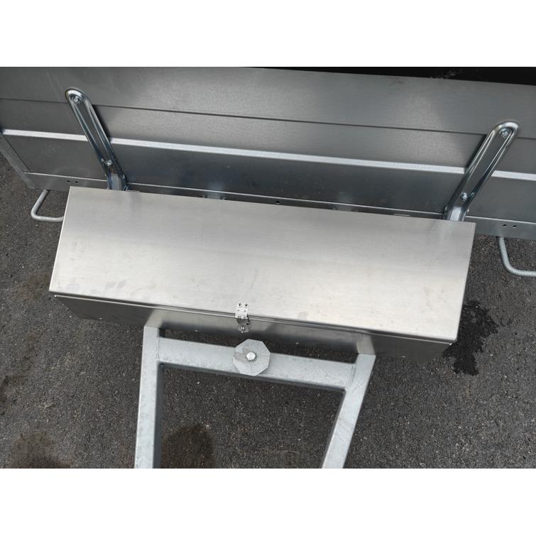 Liina- ja varustelaatikko